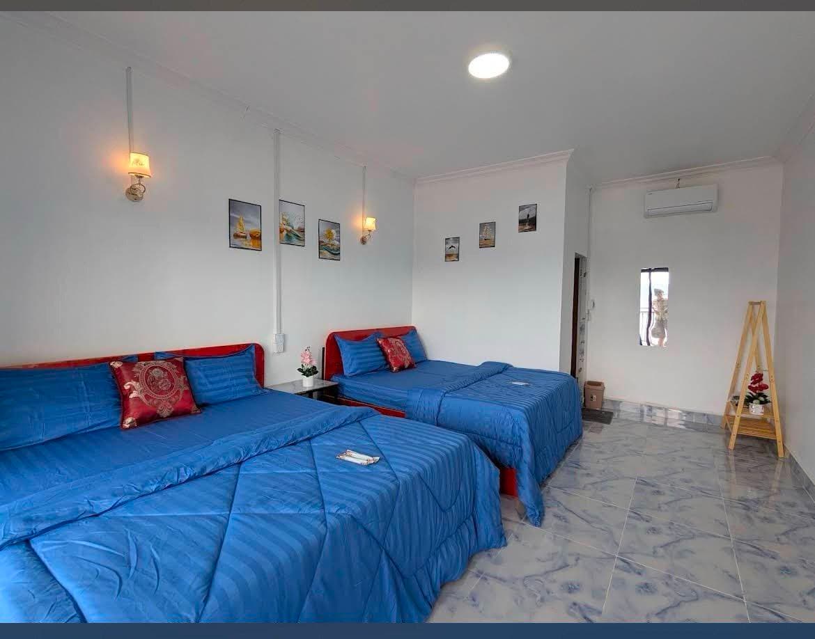 Family room with two double beds